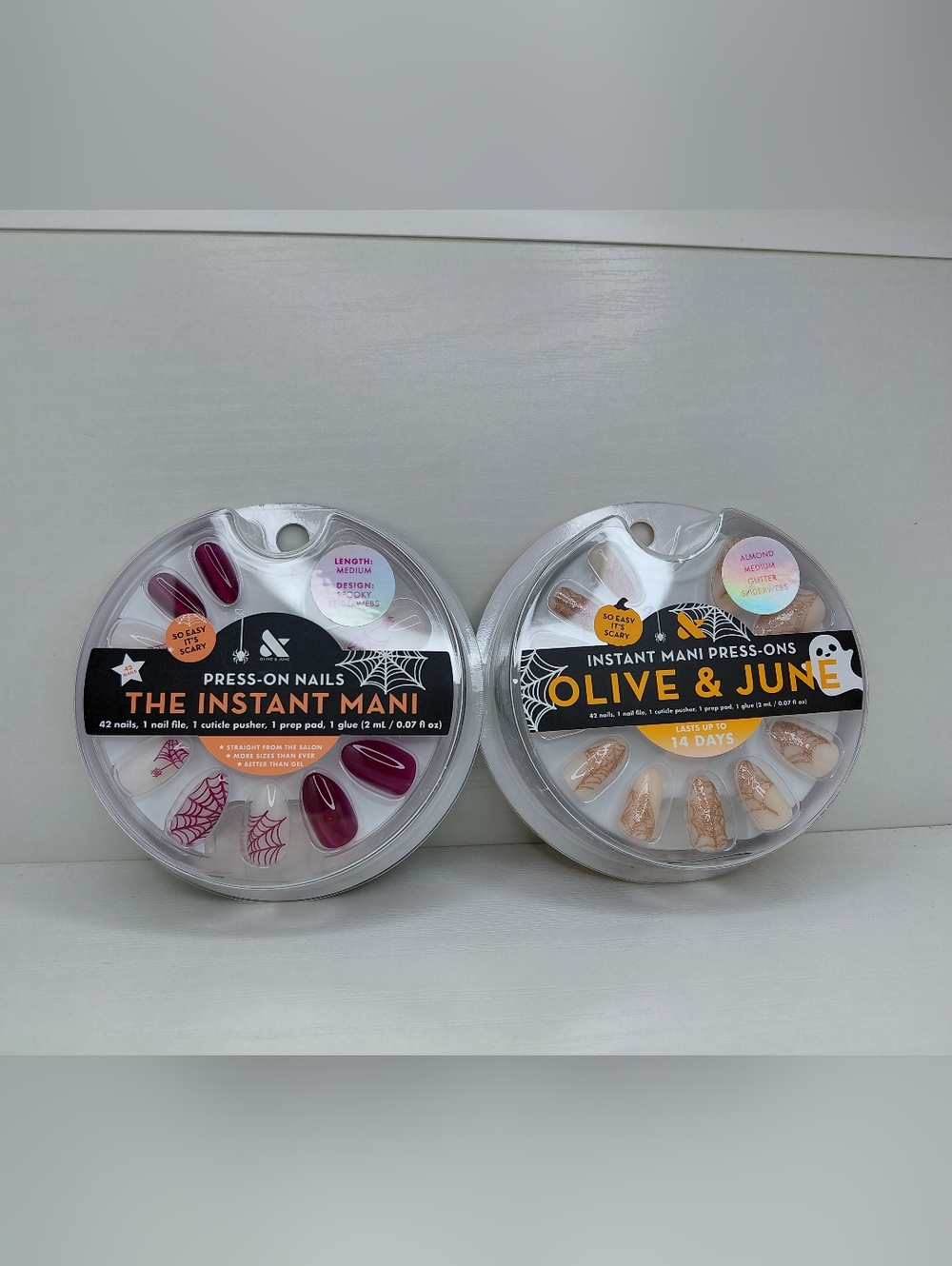 NWT Olive & June Instant Mani Press-On Nails in Medium x2 - Spiderweb Designs
